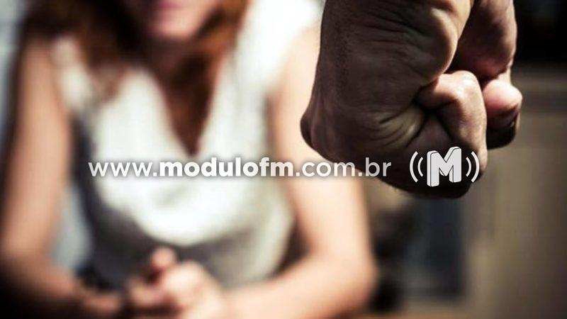 Mulher é assaltada e agredida enquanto caminhava no bairro...