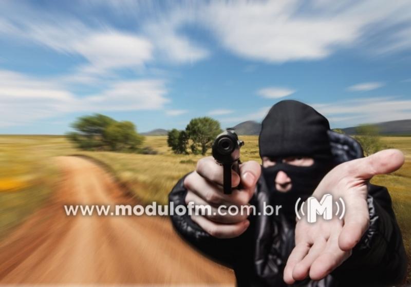 Bandidos invadem fazenda deixam vítimas amarradas e roubam diversos...