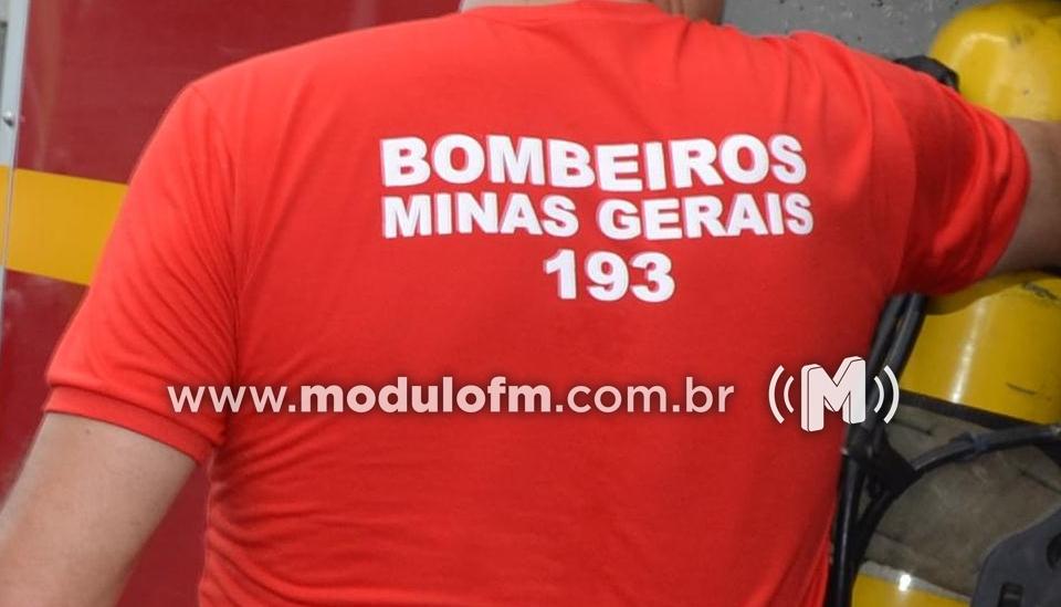 Bombeiros resgatam criança de 4 anos com a perna...