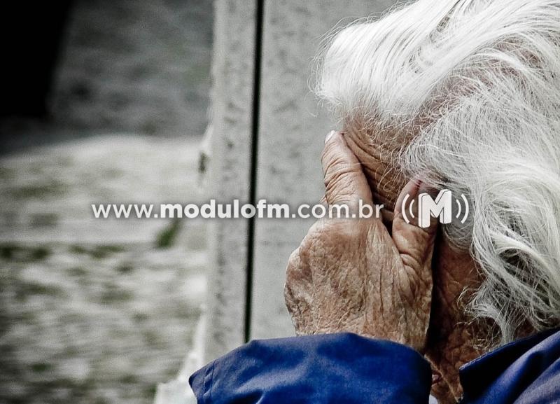 Criminoso invade casa e agride idosa de 61 anos...