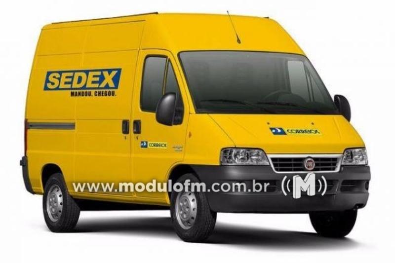 Funcionário utiliza veículo dos Correios a procura de pokémon...