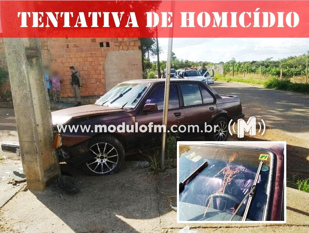 Homem é baleado, bate carro em poste é transferido...