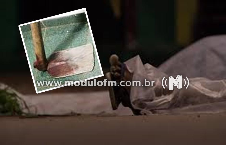 Idoso de 95 anos é encontrado morto com vários...