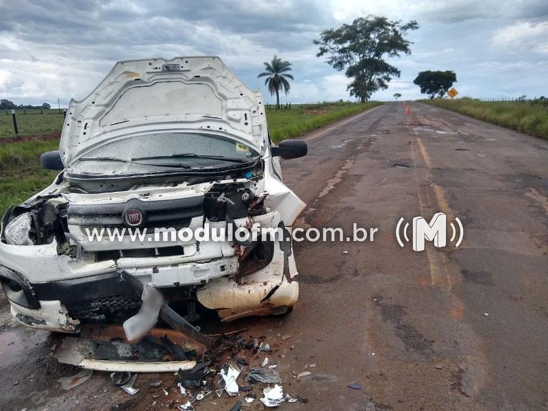 Motorista com suspeita de embriaguez  deixa três feridos...