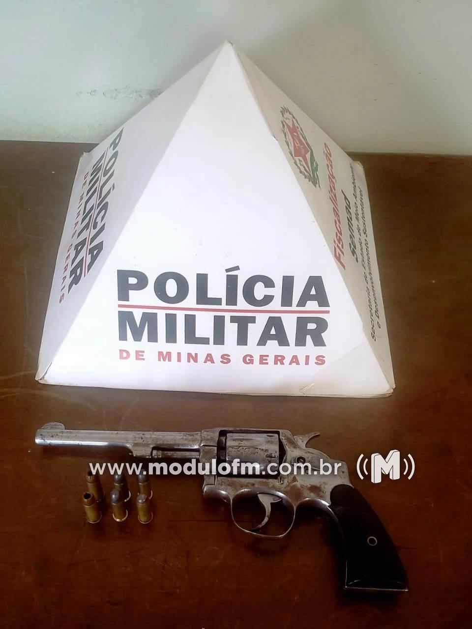 PM age rápido e prende os três criminosos que...