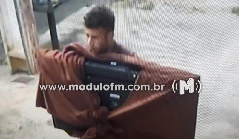 Veja o vídeo: Ladrão finge estar bêbado e furta...