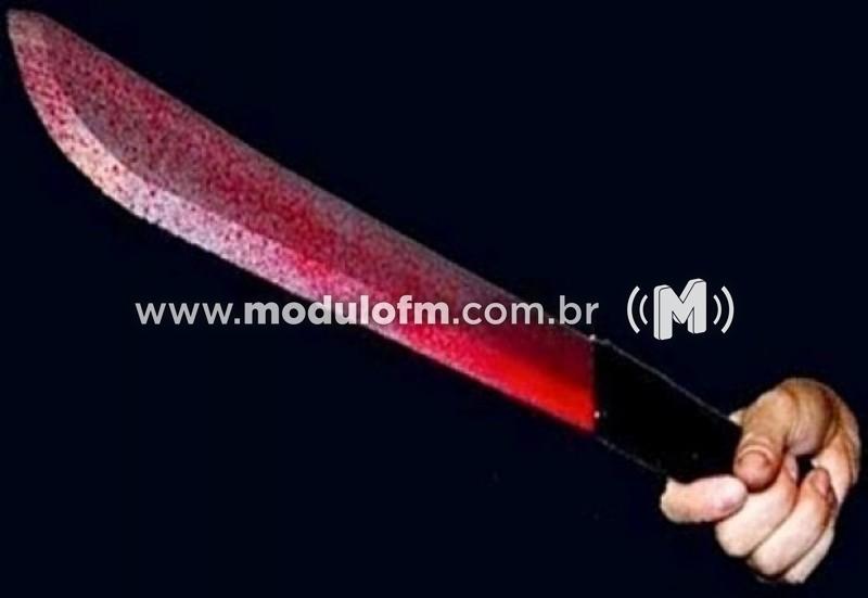 Armado com facão, indivíduo é preso após ameaçar populares...