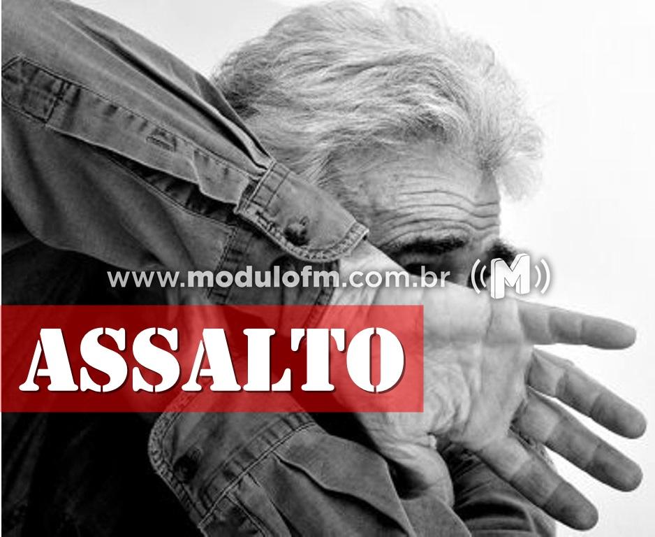 Comerciante de 72 anos é rendido e assaltantes levam...