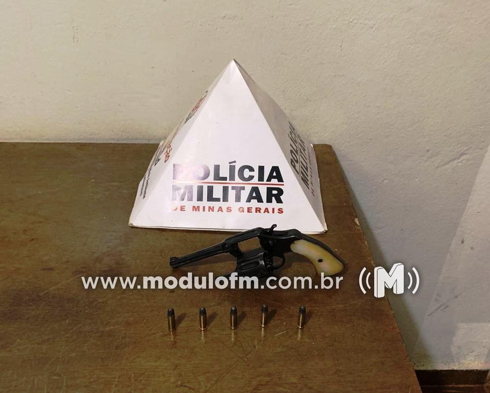 Homem é preso por porte ilegal de arma de...