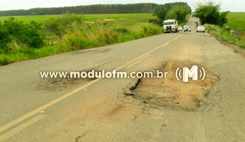 Péssimas condições da rodovia MGC-462 pode ter provocado mais...