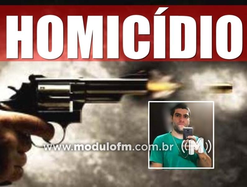 Jovem de 24 anos é executado com cinco tiros...