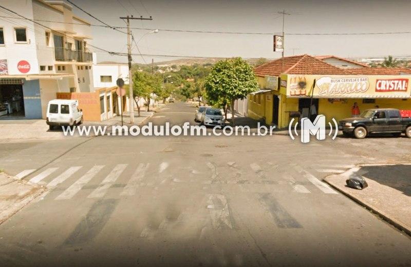 Motorista supostamente embriagado atropela duas pessoas e foge sem...