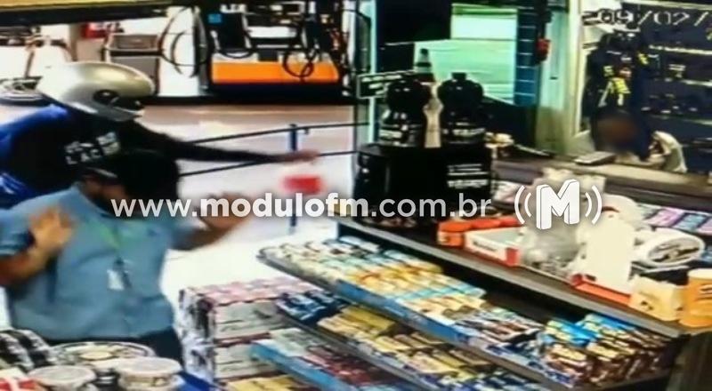 Veja o vídeo: Ladrão é preso após assaltar loja...