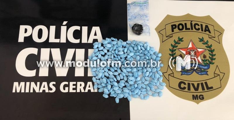 Dois homens são presos por suspeita de tráfico de...