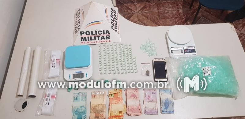 Jovem é preso com mais de 100 pinos de...