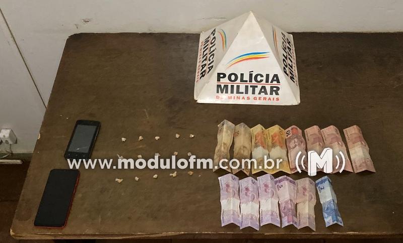 Três pessoas são presas suspeitas de traficar drogas no...