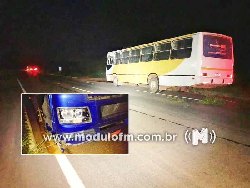 Homem de 28 anos é atropelado ao descer de...