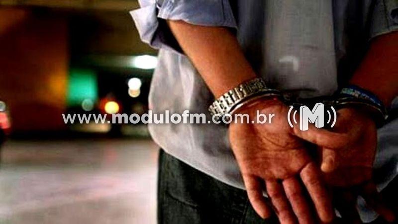 Homem é preso armado após ser contratado para fazer...