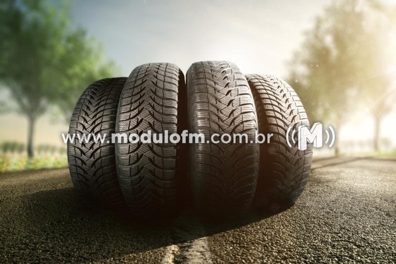 Pneu se solta e atinge motociclista que passava pela...