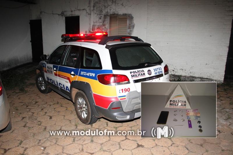 Três homens são presos suspeitos de traficar drogas em...