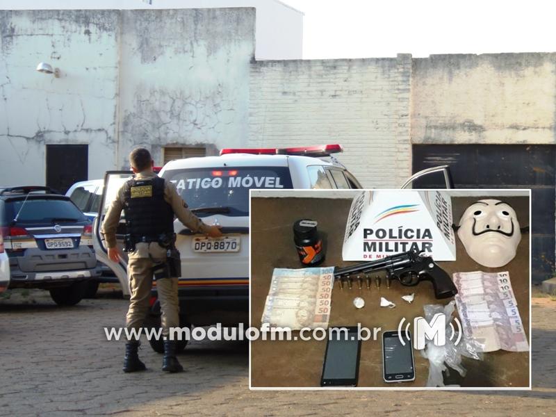 Armas e drogas são apreendidas em ação da PM...