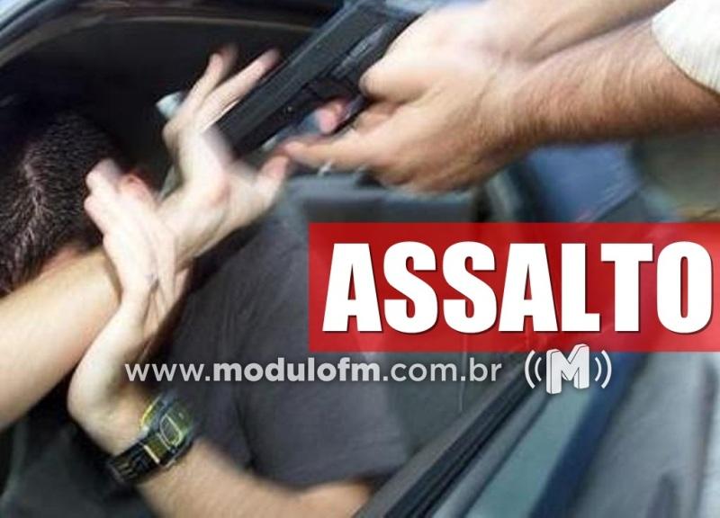 Bandidos armados tentam roubar malote de posto de combustível...
