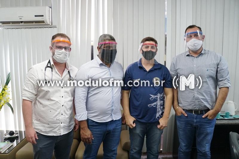 IFTM de Patrocínio entrega máscaras de proteção para Secretaria...