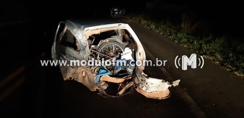 Veículo superlotado se envolve em acidente e deixa criança...