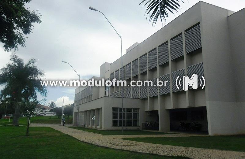 Fórum de Patrocínio muda local para entrada de pessoas...