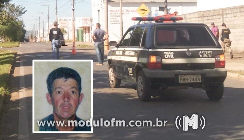 Motociclista morre após colidir na traseira de veículo e...