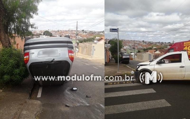 Veículo capota após colisão com outro carro, e uma...