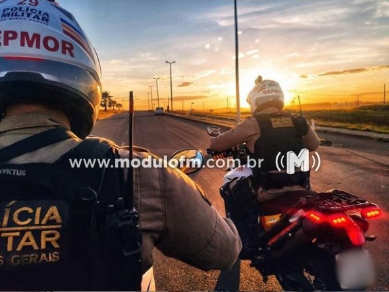 Homem é preso após fazer ameaças com espingarda de...