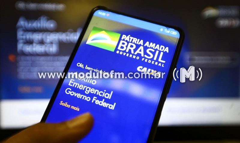 Caixa paga auxílio de R$ 300 para beneficiários do...
