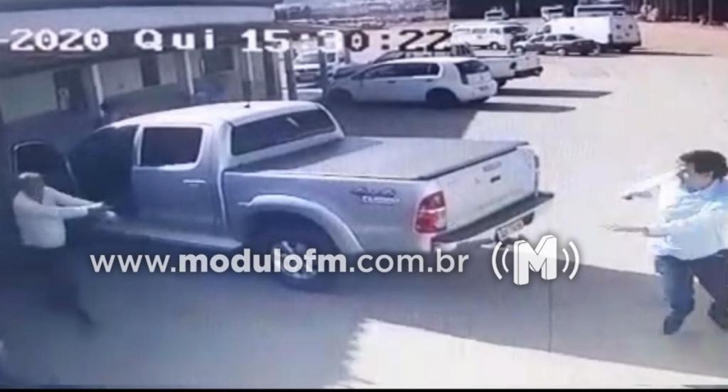 Jorge Marra se entrega à polícia e presta depoimento...