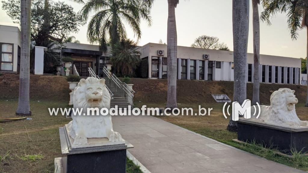 Prefeito decreta luto oficial de três dias e exonera...
