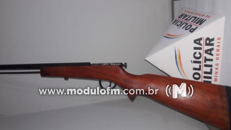 Homem é preso após postar arma em status de...