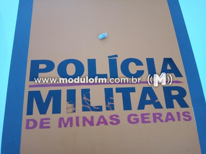Policia Rodoviária apreende maconha com homem à beira da...