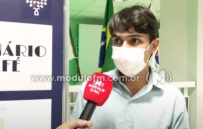 Alan Batista ganha as duas categorias do Prêmio de...