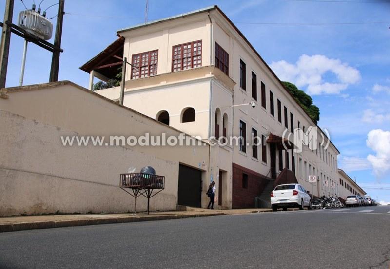 Escola Estadual Dom Lustosa oferece vagas para professores de...