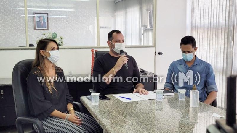 Secretário de Saúde realiza coletiva de imprensa e confirma...