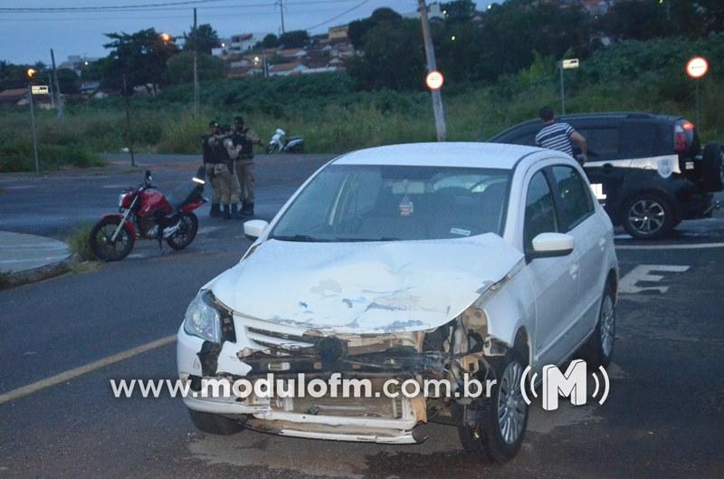 Imagem 1 do post Veja o vídeo: Motociclista morre ao ser atingido por veículo conduzido por motorista inabilitada que fazia conversão proibida em Patrocínio