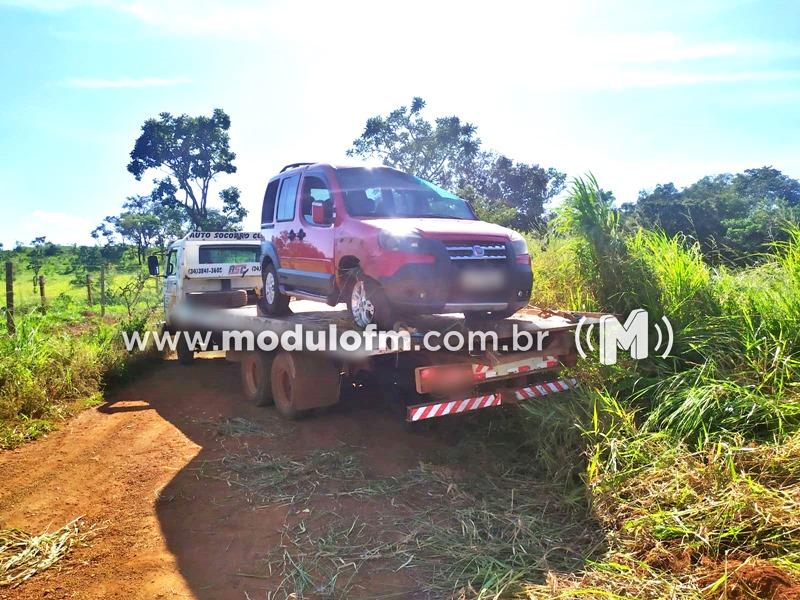 Imagem 3 do post Homem incendeia veículo, furta ambulância, bate em poste, rouba outro veículo e sofre acidente