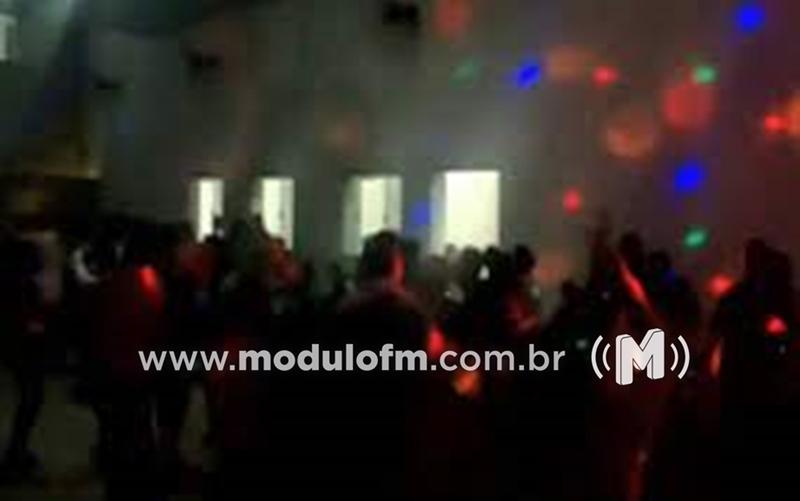 Festa da terceira idade é interrompida por fiscalização em...