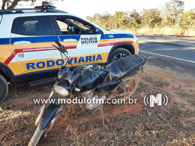 Homem é preso após tentar fugir de blitz em...