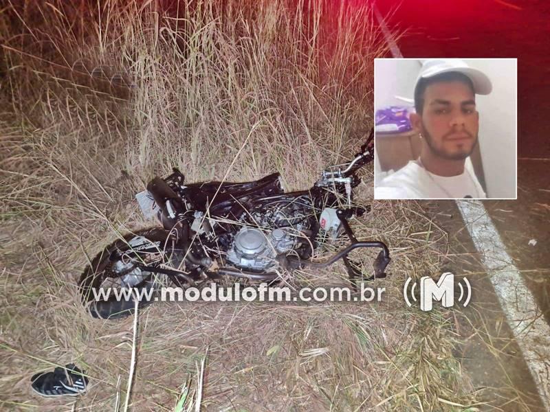 Motociclista morre após bater de frente com carro na...