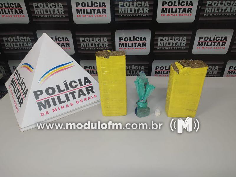 PM intercepta veículo em Patrocínio que buscaria drogas para...