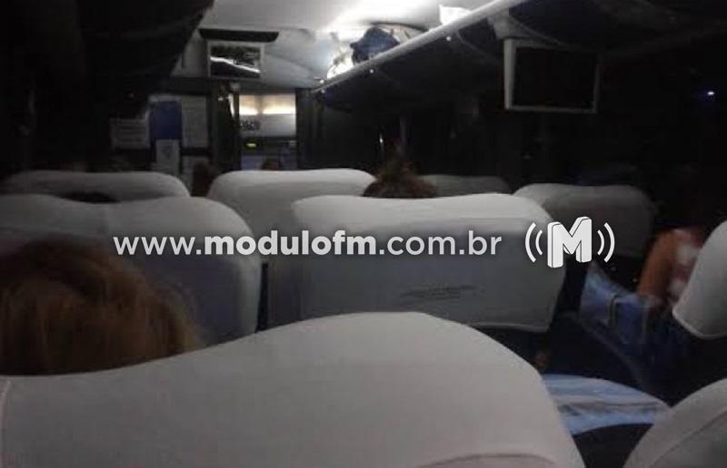 Mulher é vítima de tarado em ônibus que seguia...