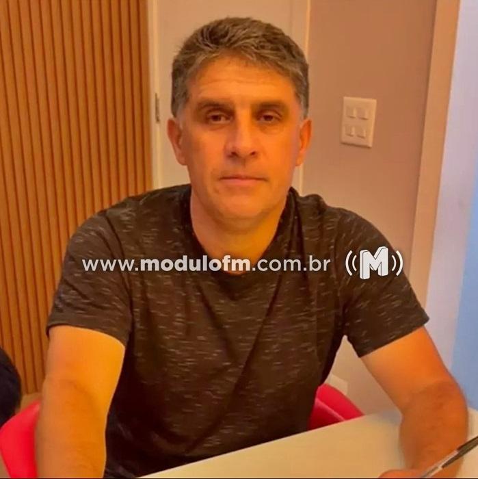 Wallace Lemos anuncia em suas redes sociais que não é mais treinador do CAP