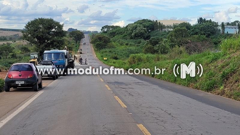 Secretaria de Obras realiza intervenção na BR-365 para escoar...