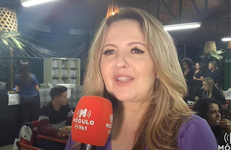 Diretora convida participantes da Fenacafé para prestigiarem barraca da...